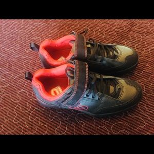 Clipless mountain bike shoes